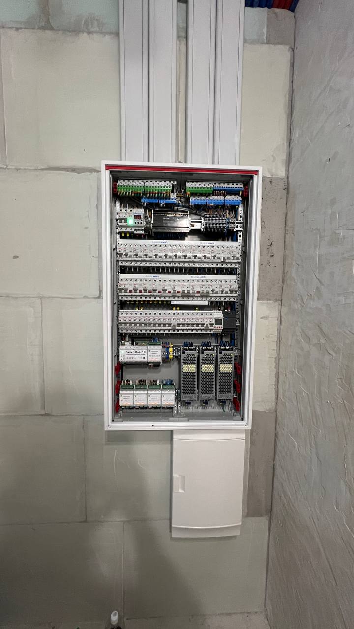Коттедж 450 м² — полный электромонтаж